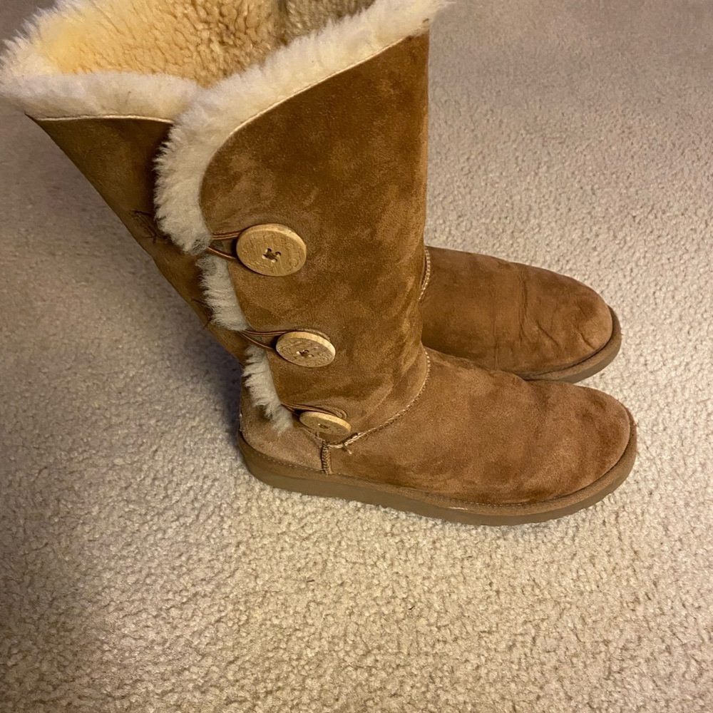 Ugg Women’s Bailey Button Boots size 9 - Picture 2 of 7